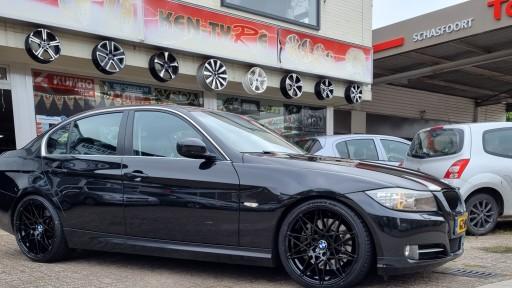 Sleek Black 19 inch breedset BMW E-90.jpg